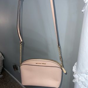 Michael Kors Crossbody!